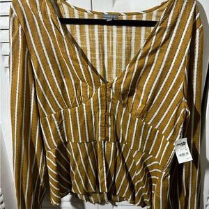 Cute mustard yellow flowy top